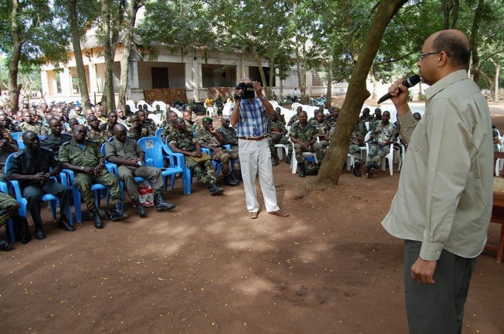 Côte d`Ivoire : préfets et militaires exhortés à protéger les droits de l`homme 